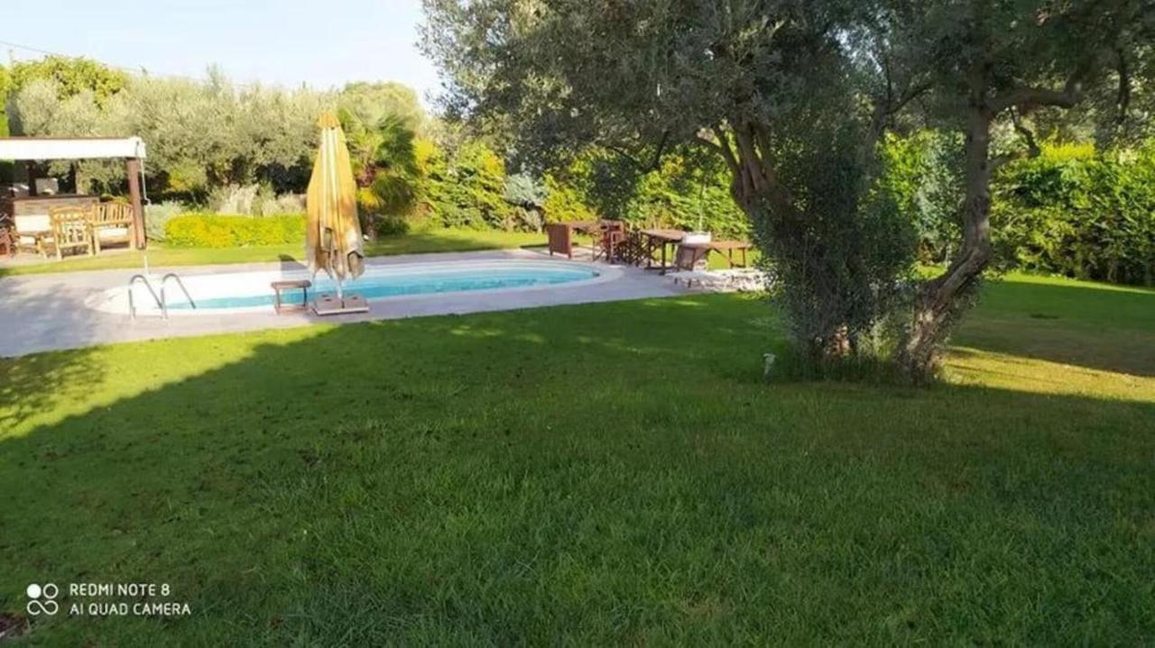 Luxurious 6 Bedroom Villa In A Great Location Chalkís Dış mekan fotoğraf