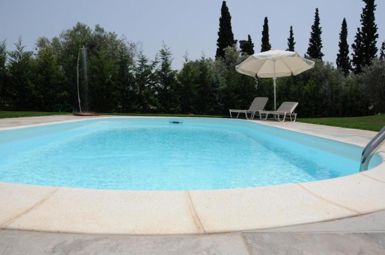 Luxurious 6 Bedroom Villa In A Great Location Chalkís Dış mekan fotoğraf